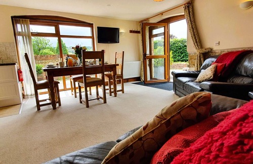 Woolland Apartment | Cosy Ground-Floor Barn Stay with Indoor Pool – Byre at The Victorian Barn Dorset