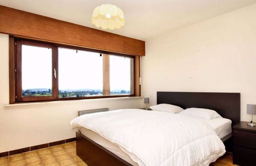 Nadrin House | Cosy Holiday Home in Nadrin with Private Terrace