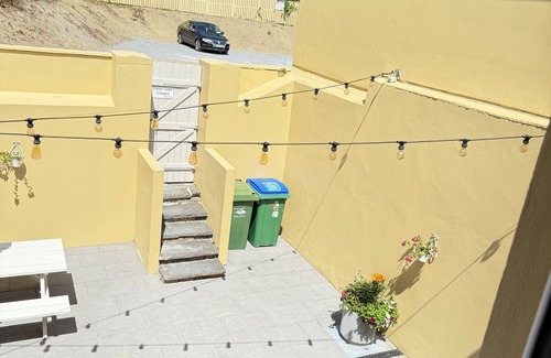 Killarney Cottage | Cosy Home. Killarney Town Centre 5 minute walk - Free Parking/WiFi - sleeps 6