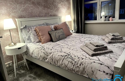 Bloxwich House | Cosy Home near to HS2, Airport, Solihull, NEC, M42