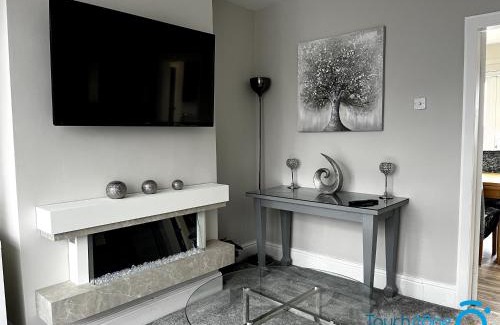Bloxwich House | Cosy Home near to HS2, Airport, Solihull, NEC, M42
