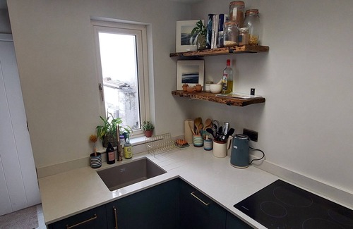 Dun Laoghaire Apartment | Cosy Home w/Office - 10 Mins Stroll to Seafront