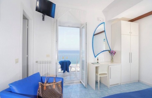 Forio Bed & Breakfast | Cosy hotel by the sea where pets are allowed.n