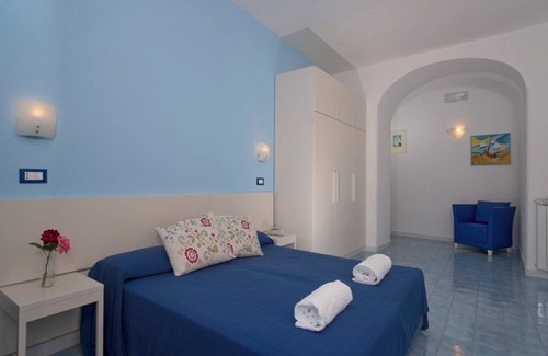 Forio Bed & Breakfast | Cosy hotel by the sea where pets are allowed.n