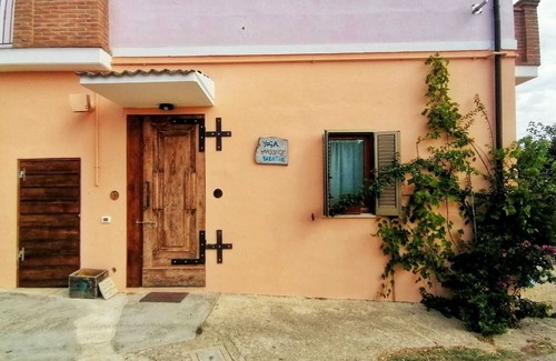 Castilenti House | Cosy house in a small borgo surrounded by Italian olive orchards w mountain view