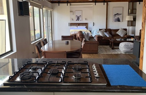 Heathcote House | Cosy house in the heart of Heathcote; walking distance to restaurants and shops