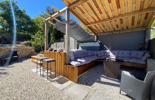 Bouyon House | Cosy house l'antre deux Pierres with private jacuzzi between sky and sea