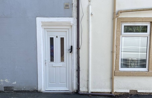 Millport Cottage | COSY IN, character holiday cottage, with a garden in Millport