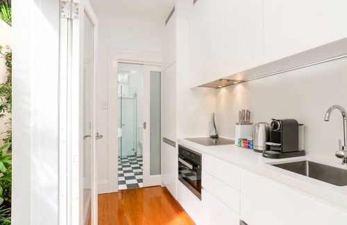 Lewisham Apartment | Cosy Inner West Studio with Courtyard