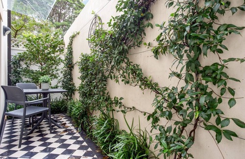 Lewisham Apartment | Cosy Inner West Studio with Courtyard
