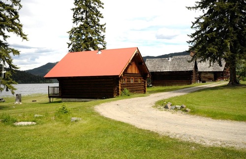 Canim Lake Cabin | Cosy Lake front Log Cabin at Canim Lake Resort