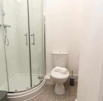 Oldham House | Cosy Large Ensuite Room in the Heart of Oldham