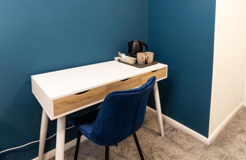 Oldham House | Cosy Large Ensuite Room in the Heart of Oldham