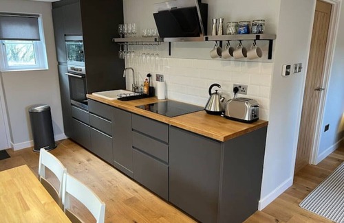 Bourton House | Cosy lodge, Stow-on-the Wold.