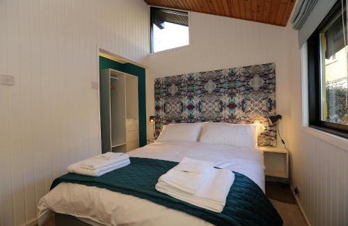 Lochearnhead House | Cosy Modern Nordic Lodge w/Loch View & Log Burner