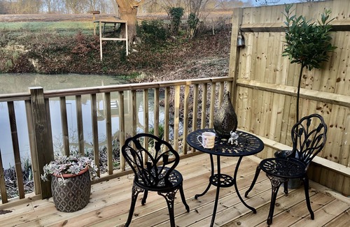 Ticehurst Cottage | Cosy Nature Retreat with Waterviews