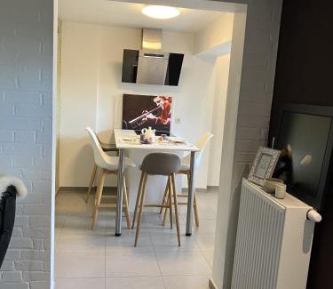 Liege Apartment | Cosy Nest - Studio de luxe avec canapé-lit, terrasse et parking privé