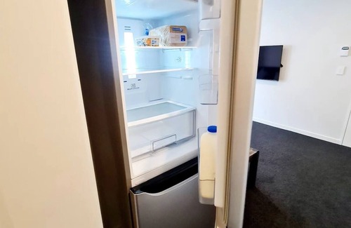 Halswell House | Cosy next to wigram reserve- Breakfast/Netflix