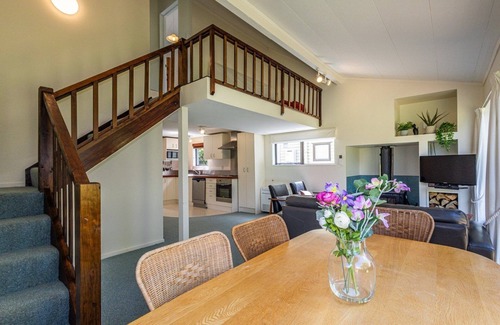 Ohakune House | Cosy Ohakune retreat in park-like Turoa Alpine Village
