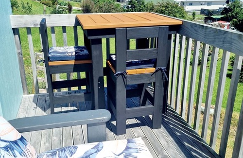Opononi Cabin | Cosy Opononi cabin with gorgeous ocean views - relaxation bliss!