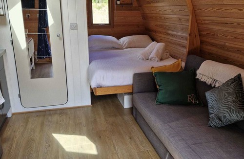 Cheriton Bishop Cabin | Cosy Pod by The Moor With Fishing