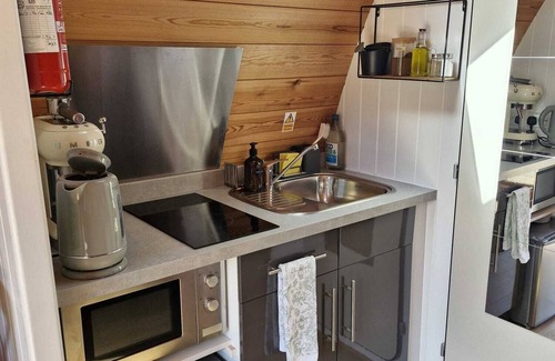Cheriton Bishop Cabin | Cosy Pod by The Moor With Fishing