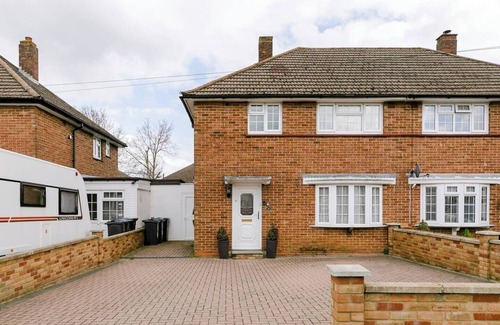 New Addington House | Cosy Private Room in Croydon, London