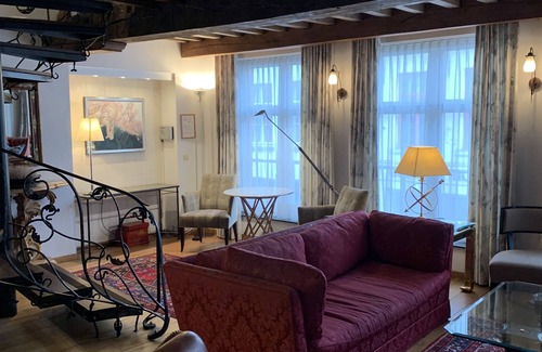 Historical Center Bruges House | Cosy quality two storey holiday flat in medieval city centre, Casa Michelangelo