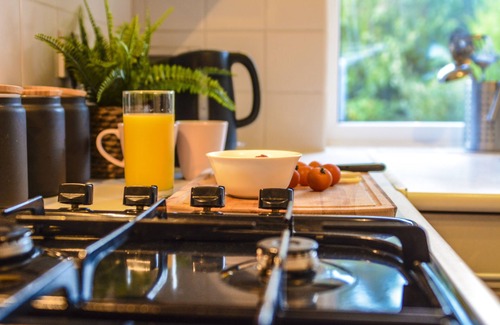 Playhatch House | Cosy & Quirky 2 Bed Private Apartment with a Garden and Free Parking :)