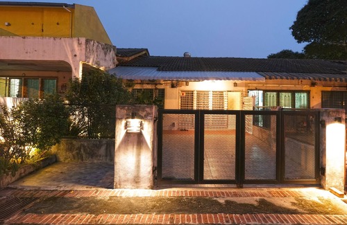 Petaling Jaya House | Cosy & relaxing home opposite Taman Bahagia LRT Station @ PJ SS2