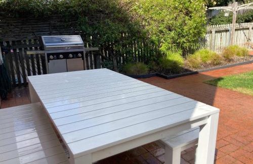 Hobart Central Business District House | Cosy renovated 2 bed villa in superb location