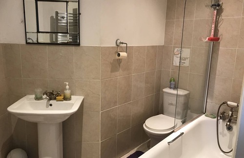 Downham House | Cosy Room in a quiet and a peaceful neighbourhood.