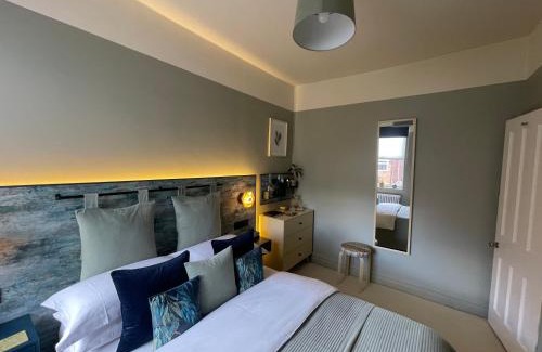 Trafford House | Cosy Room In homestay