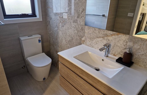 Taylor Apartment | Cosy Secure Comfortable clean affordable Pet friendly in Gunghalin Town centre