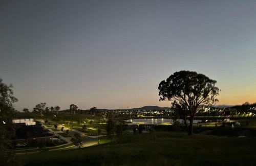 Taylor Apartment | Cosy Secure comfortable for two in Canberra