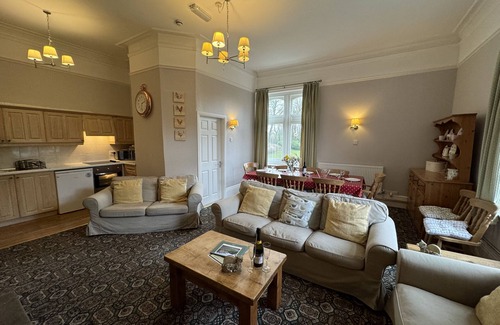 Wormhill Apartment | Cosy self catering apartment in large Victorian Residence