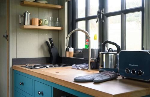 North Berwick Apartment | Cosy Shepherds Hut Getaway in East Lothian