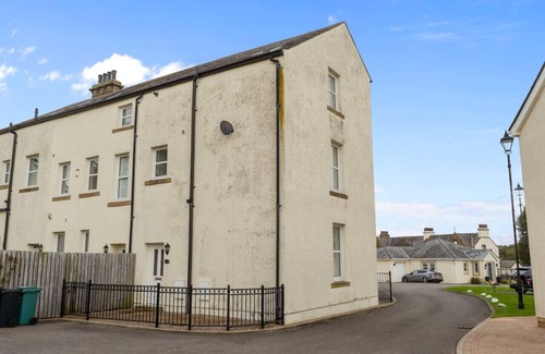 Stainburn Apartment | Cosy & Spacious 2BR Flat in Workington with FREE Parking