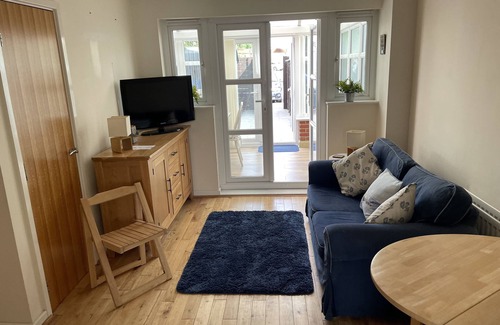 Poole House | Cosy ,spacious town house near to Quay and beaches .nPet friendly