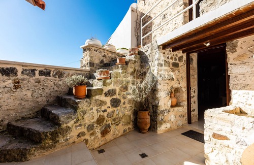 Spilion Apartment | Cosy Stone Built Suite, feeling cretan authenticity!