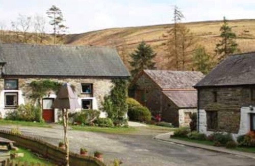 Llanybydder Cottage | Cosy stone cottage on Llanllwni Mountain