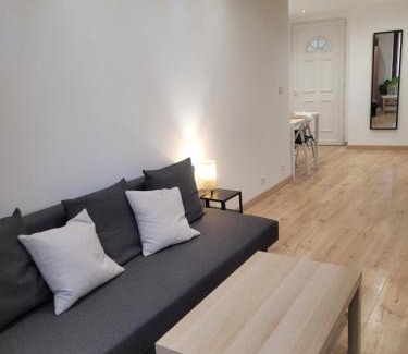 Saint-Mitre-les-Remparts Apartment | Cosy Studio