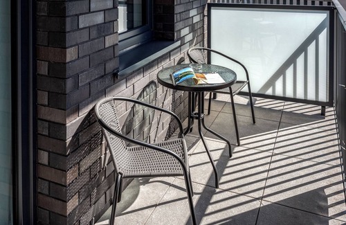 City Centre Apartment | Cosy Studio Apt in City Center with the Air-con and balcony