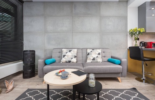 Wesola Apartment | Cosy Studio Apt with AirCon and Balcony. Projector with huge screen.City Center