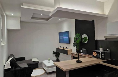 Aiguerelles Apartment | Cosy studio downtown station