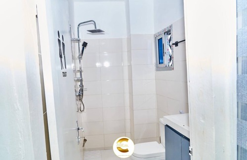 Yamoussoukro Apartment | Cosy studio in a mini-complex with swimming pool close to amenities.