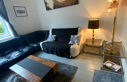 Helmet Apartment | Cosy Studio in Quiet Neighbourhood