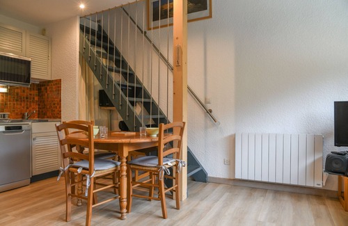 Allevard Apartment | Cosy Studio Mezzanine Apartment with Mountain View and Balcony