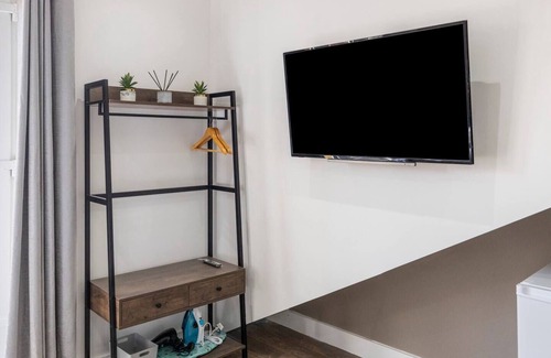 Ealing Apartment | Cosy Studio: Perfect for Two