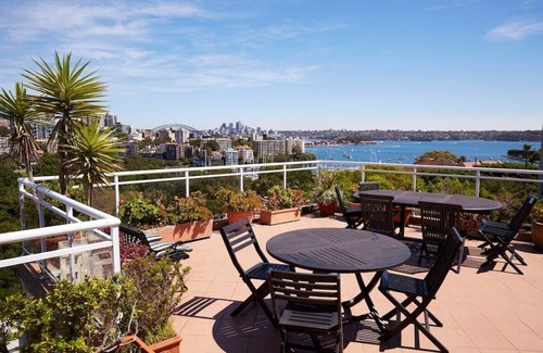 Darling Point Apartment | Cosy Studio with Rooftop Terrace and Bay Views